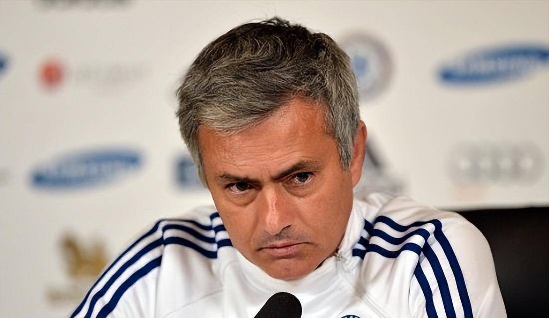 那不勒斯球迷赛后抨击裁判,质疑判罚公正性的简单介绍 那不勒斯球迷赛后抨击裁判,质疑判罚公正性的简单介绍