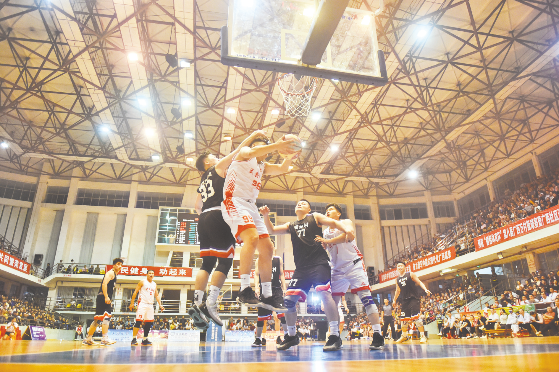 精彩盛宴!中国篮球联赛上演实力对抗 精彩盛宴!中国篮球联赛上演实力对抗